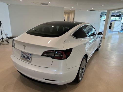 Pearl White Multi-Coat 2018 Tesla Model 3 Mid Range