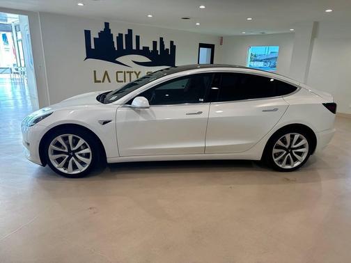 Pearl White Multi-Coat 2018 Tesla Model 3 Mid Range
