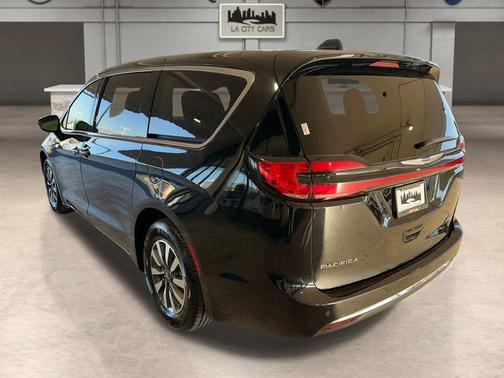 2024 Chrysler Pacifica Hybrid Select