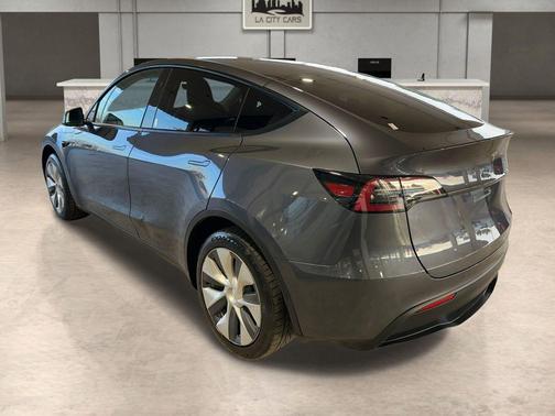 2023 Tesla Model Y RWD