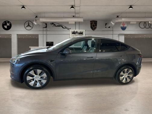 2023 Tesla Model Y RWD