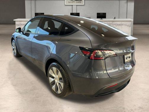 2023 Tesla Model Y RWD