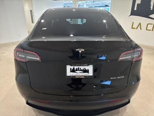 2022 Tesla Model Y Long Range Dual Motor All-Wheel Drive