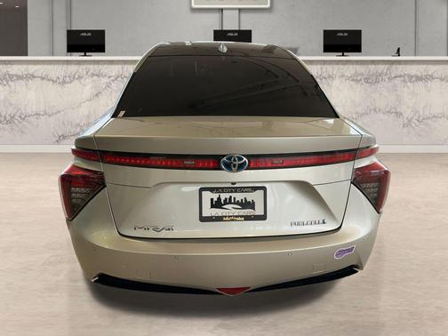 Silver Metallic 2018 Toyota Mirai Base