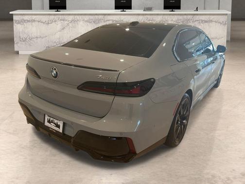 2024 BMW 740 i