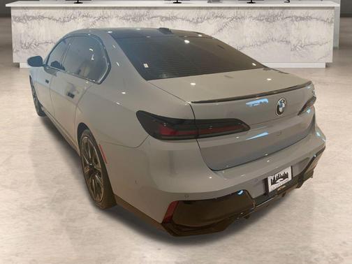 2024 BMW 740 i