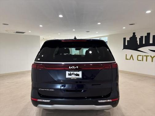 2022 Kia Carnival LX