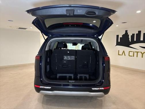 2022 Kia Carnival LX