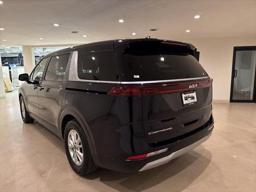 2022 Kia Carnival LX