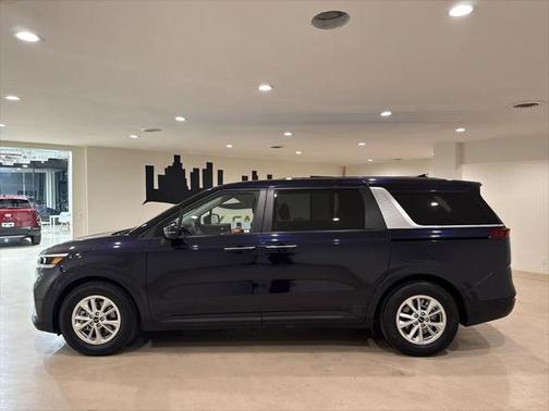 2022 Kia Carnival LX