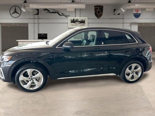 Mythos Black Metallic 2022 Audi Q5 45 S line Premium Plus