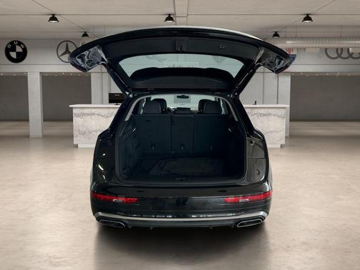 Mythos Black Metallic 2022 Audi Q5 45 S line Premium Plus