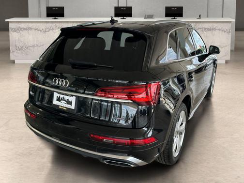 2022 Audi Q5 45 S line Premium Plus