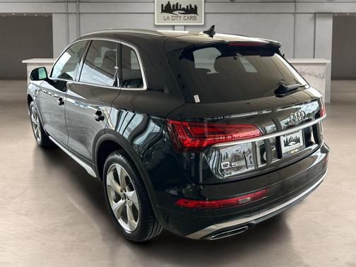 Mythos Black Metallic 2022 Audi Q5 45 S line Premium Plus
