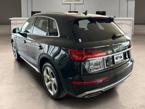 2022 Audi Q5 45 S line Premium Plus