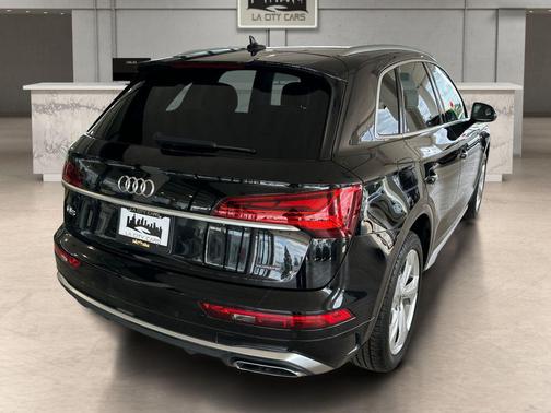 Mythos Black Metallic 2022 Audi Q5 45 S line Premium Plus