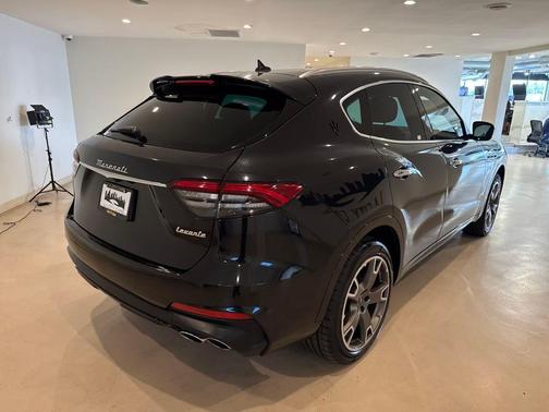2022 Maserati Levante Modena