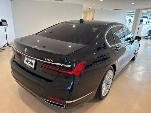 2020 BMW 740 740i