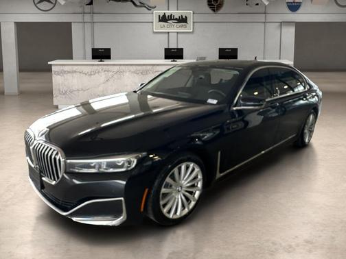 Black Sapphire Metallic 2022 BMW 740 i