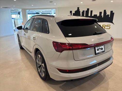 2021 Audi e-tron Premium Plus