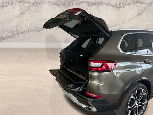 Manhattan Green Metallic 2023 BMW X5 PHEV xDrive45e