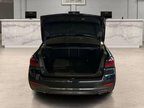 Carbon Black Metallic 2022 BMW 530e Base