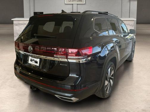 Deep Black Pearl 2024 Volkswagen Atlas 2.0T SE w/Technology 4MOTION