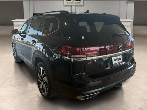 Deep Black Pearl 2024 Volkswagen Atlas 2.0T SE w/Technology 4MOTION
