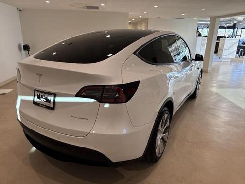 2022 Tesla Model Y Long Range Dual Motor All-Wheel Drive