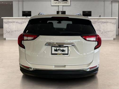 Summit White 2024 GMC Terrain SLT