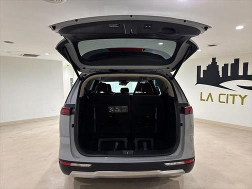 2024 Kia Carnival SX