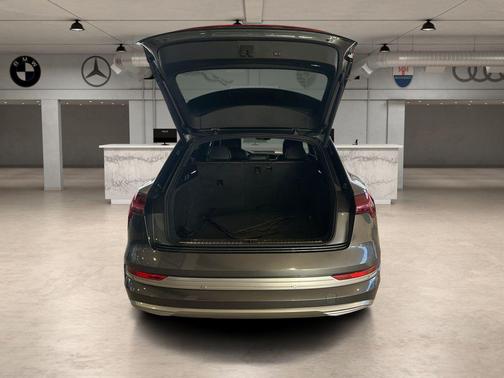 2019 Audi e-tron Premium Plus