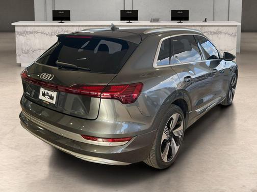 2019 Audi e-tron Premium Plus