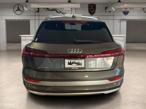 2019 Audi e-tron Premium Plus