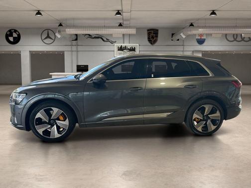 2019 Audi e-tron Premium Plus