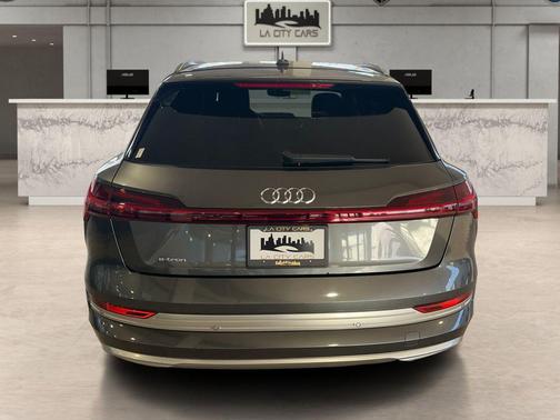 2019 Audi e-tron Premium Plus