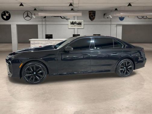 2023 BMW 740 i