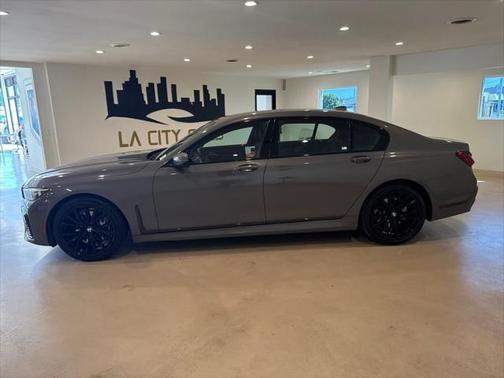 2022 BMW 740 i