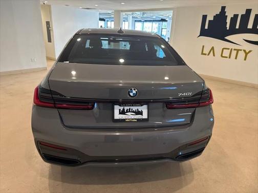 2022 BMW 740 i