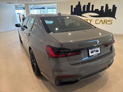 2022 BMW 740 i
