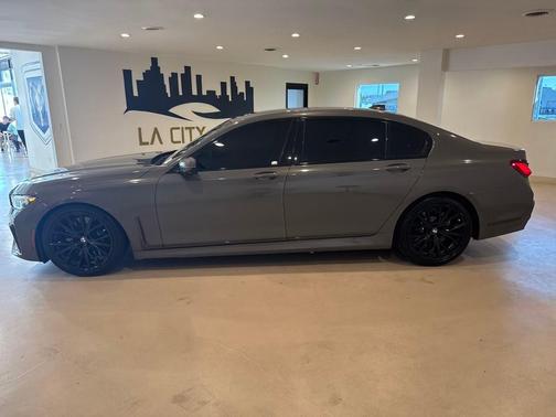 2020 BMW 740 i