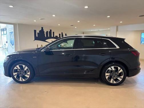 2022 Audi e-tron Premium