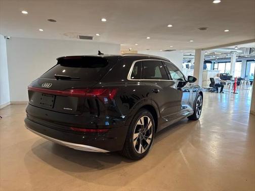 2022 Audi e-tron Premium