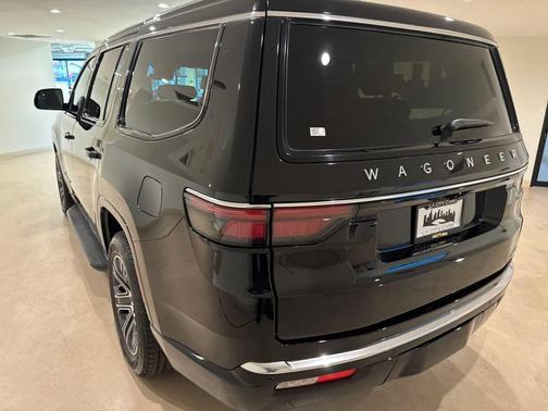 Diamond Black Crystal Pearlcoat 2024 Jeep Wagoneer Series II 4x2