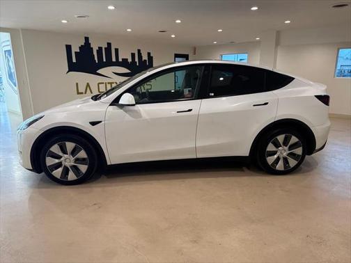 2022 Tesla Model Y Long Range Dual Motor All-Wheel Drive
