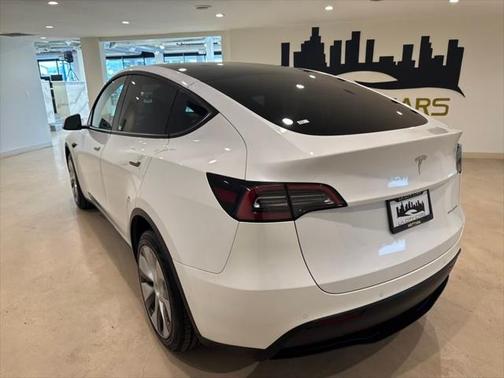 2022 Tesla Model Y Long Range Dual Motor All-Wheel Drive