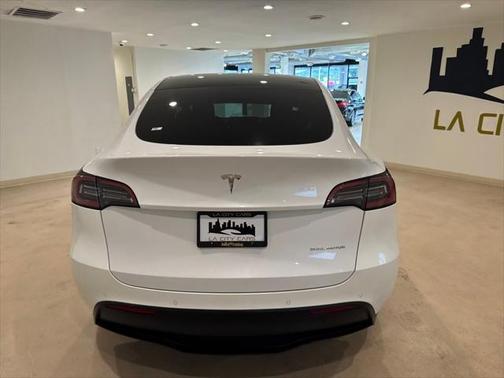 2022 Tesla Model Y Long Range Dual Motor All-Wheel Drive