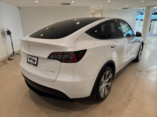 2022 Tesla Model Y Long Range Dual Motor All-Wheel Drive