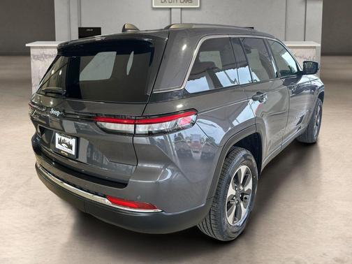 Baltic Gray Metallic Clearcoat 2023 Jeep Grand Cherokee 4xe Base