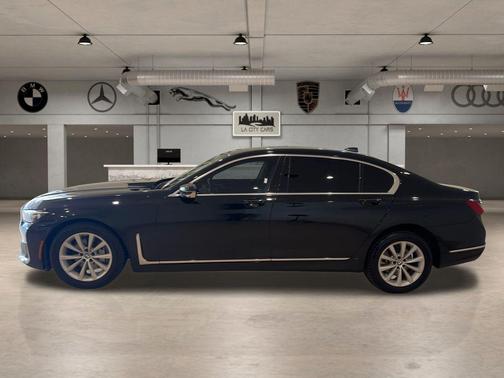 2022 BMW 740 i